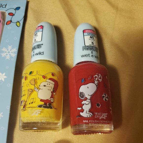 Peanuts x Wet n Wild Bundle nail polish lipstick nail file Christmas Snoopy - Picture 2 of 4